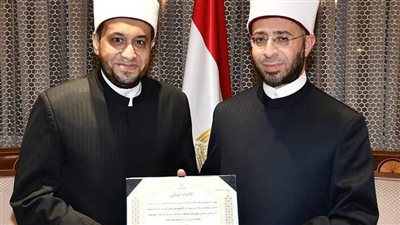 تكريم صاحب واقعة رد ربع مليون تحولت لحسابه الشخصي بالخطأ