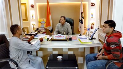 «مدينة الأقصر» تفحص شكاوى المواطنين خلال اليوم المفتوح.. صور