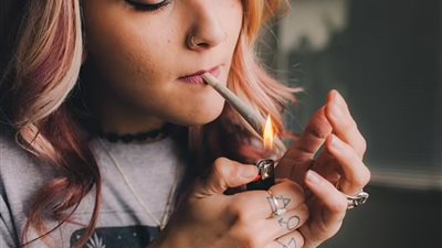 تعاطي الحشيش.. تضاعف حالات المصابين بمتلازمة غريبة بسبب إدمانه