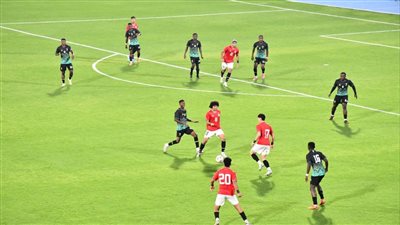 وزير الرياضة يؤازر منتخب الشباب بمباراته امام تنزانيا