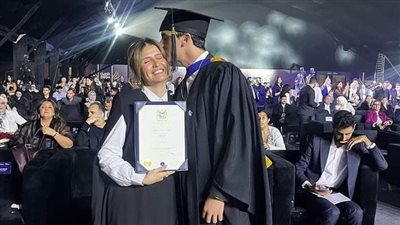 هنا شيحة تحتفل بتخرج ابنها آدم: 