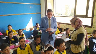 مدير تعليم الجيزة يصدر قرارات هامة لمواجهة عجز المعلمين بالمدارس 