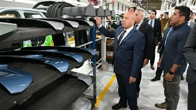 كامل الوزير يشهد إطلاق سيارة «إكسيد» المنتجة بمصر ويتفقد خطوط الإنتاج بالمصنع 