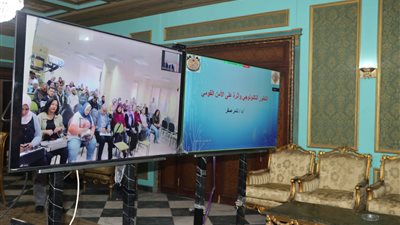 نقيب المعلمين يفتتح دورة التطور والتكنولوجيا رقم 108 عبر الفيديو كونفرانس بالمنيا