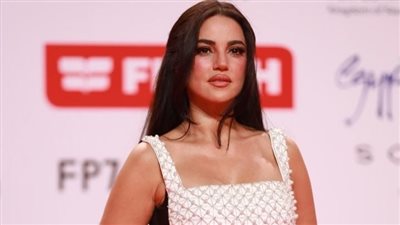 من إخراج درة.. نجوم الفن يحضرون فيلم 