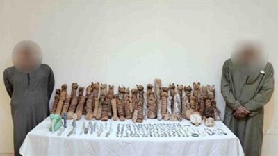 ضبط 360 قطعة ومومياوات أثرية حصيلة البحث عن الكنز المدفون بالمنيا|صور