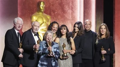 عائلة المنتج الموسيقي كوينسي جونز تحتفى به خلال حفل الأوسكار
