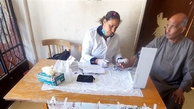 بالصور.. «صحة الأقصر»: الكشف علي 748 مريض في قافلة طبية بالمجان