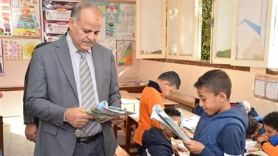 بالصور.. مدير «تعليم بورسعيد» يتابع سير العملية التعليمية بالمدارس الإبتدائية 