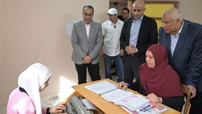 رئيس الوزراء ووزير التعليم يتفقدان طلاب ذوى الهمم بمدرسة نجيب محفوظ الثانوية