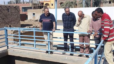 رئيس «مياه الأقصر» يتفقد محطة مياه الحلة المدمجة بمركز إسنا (صور)