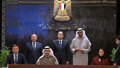 رئيس الوزراء يشهد توقيع مذكرة تفاهم لتدشين مصنعين لإنتاج خلايا الطاقة الشمسية 