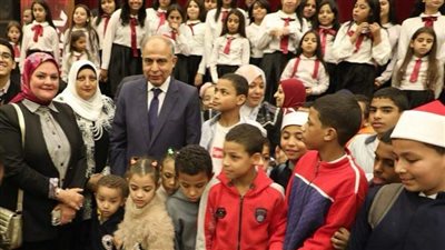 محافظ المنيا يشارك فى احتفالية أعياد الطفولة على مسرح ديوان عام المحافظة