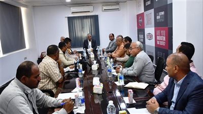 فى اجتماعه مع المستثمرين.. محافظ أسوان: نعمل بخطة واضحة لتلبية كافة المطالب