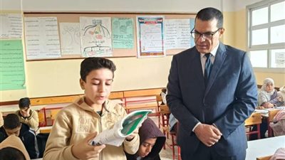 مدير «تعليم الدقهلية» يتفقد انتظام الطلاب بمدارس دكرنس 