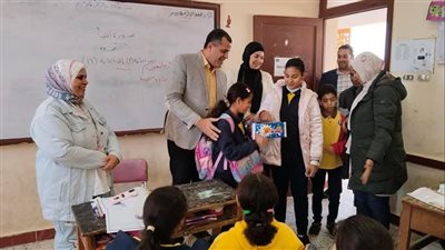 مدير «تعليم دمياط» يتفقد سير العملية التعليمية بمدارس اللغات