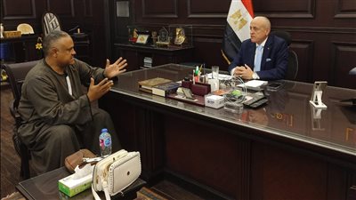 محافظ الأقصر يلتقي وفد المزارعين ويؤكد 