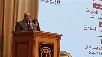الملتقى التربوي يطبق استراتيجية لاستخدام الذكاء الاصطناعي في التقييم 