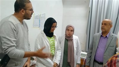 جولة مفاجئة لوكيل وزارة الصحة بالمنوفية لمستشفى شنتنا الحجر.. اعرف السبب
