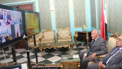 نقيب المعلمين يفتتح دورة استراتيجيات الأمن القومي لمعلمي الوادي الجديد عبر الفيديو كونفرانس