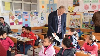 مدير «تعليم بورسعيد» يتفقد المدارس لمتابعة انتظام الطلاب