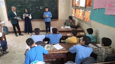 بيع منتجات مجهولة المصدر للطلاب وراء تحويل مدير مدرسة للتحقيق