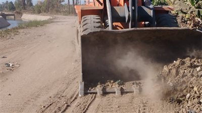 رفع 50 طن من التراكمات الترابية خلال حملة نظافة بالأقصر «صور»