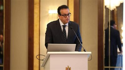 وزيرة الصحة يستعرض تجربة مصر في القضاء على فيروس سي