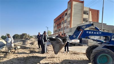 استجابة للأهالي.. بدء أعمال بناء أسوار لحماية طلاب المدارس بالأقصر