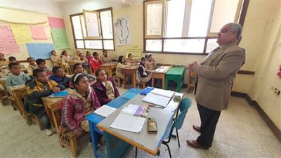 «وكيل التعليم» يتفقد انتظام العملية الدراسية بالطود جنوب الأقصر (صور)