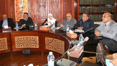 اجتماع هام بمركز بحوث الصحراء بشأن مكافحة سوسة النخيل الحمراء والآفات الزراعية 