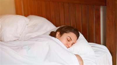قد يسبب الأزمة القلبية.. تحذير خطير من عدم انتظام مواعيد النوم