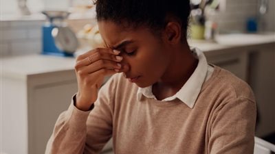 دراسة تكتشف العلاقة بين الاكتئاب وآلام الدورة الشهرية