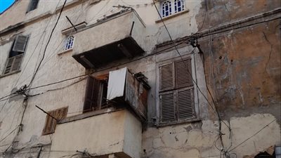 انهيار جزئي لعقار بمنطقة العطارين دون إصابات 