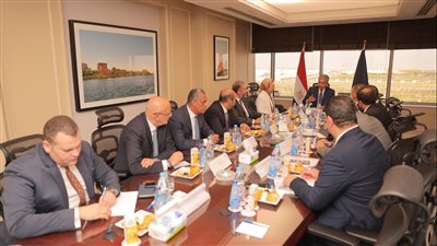 وزير السياحة والآثار يلتقي مع رئيس الاتحاد المصري للغرف السياحية وأعضاء المجلس 