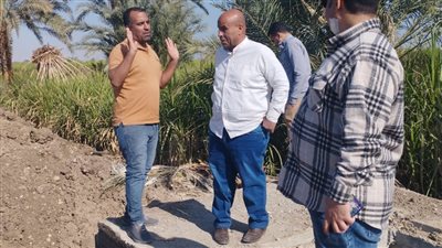 «رئيس الزينية» يتابع تنفيذ أعمال مشروع الصرف الصحي شمال الأقصر (صور)