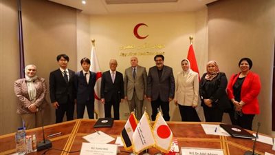 برتوكول تعاون بين الهلال الأحمر والسفارة اليابانية بالقاهرة لتعزيز قدرات الأسطول اللوجستي