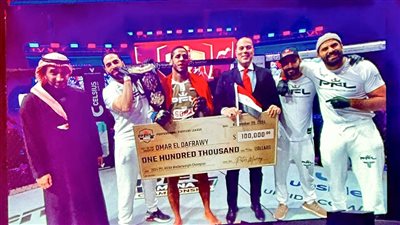 السفارة المصرية بالسعودية تحتفي بفوز عمر الدفراوي في نهائي دوري المقاتلين المحترفين بالرياض
