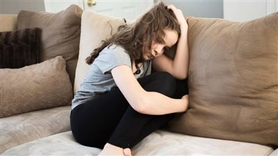 كيف تساعد الأطفال في التغلب على حزن فراق الأم أو الأب؟