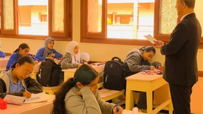 بالصور.. مدير «تعليم الإسكندرية» يتابع انتظام الدراسة بمدارس المحافظة