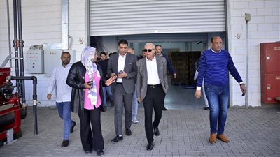 بالصور.. محافظ الأقصر يتفقد المنطقة الصناعية بمدينة الپياضية