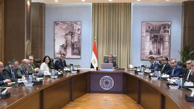 مدبولي يعقد اجتماعًا لمناقشة مسودة قانون إنشاء مناطق المال والأعمال في مصر