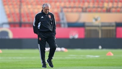 كولر يؤجل موعد عودته للقاهرة بموافقة الأهلي