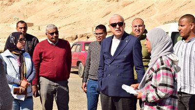 بالصور.. محافظ الأقصر يوجه برفع كفاءة الطرق السياحية بالبر الغربي 