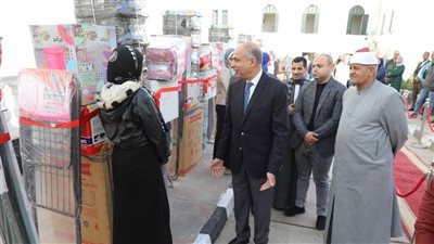 محافظ المنيا يسلم أجهزة كهربائية لـ 15عروسًا دعمًا لتيسير الزواج 