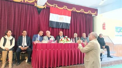 مدير تعليم قنا يشارك بندوة توعية تغير المناخ وأثره على البيئة