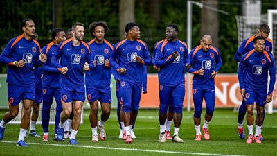 تقارير.. مهاجم هولندا يخطط للانتقال إلى أرسنال أو برشلونة في الميركاتو الشتوي