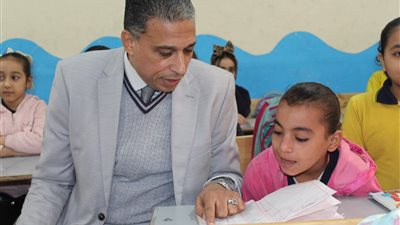 مدير «تعليم الجيزة» يصدر تنبيهات مهمة خلال جولة بمدارس إدارة بولاق الدكرور