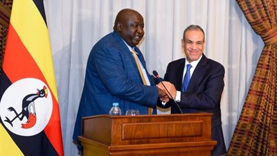 وزير الخارجية يعقد جولة مشاورات سياسية مع وزير العلاقات الدولية الأوغندي