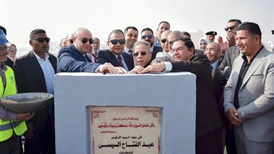 نقيب الأطباء ومحافظ بني سويف يشهدان وضع حجر أساس النادي الاجتماعي للأطباء